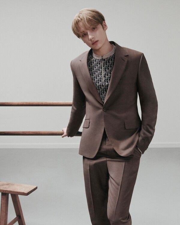 그룹 투모로우바이투게더. ©Brett Lloyd. 사진=디올