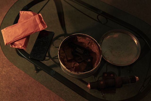 '리볼버' 스틸. 사진=플러스엠엔터테인먼트