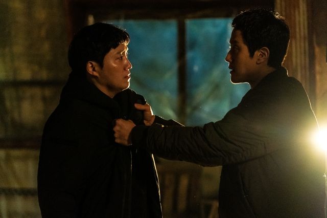 '더러운 돈에 손대지 마라' 정우-김대명. 사진=에이스메이커무비웍스