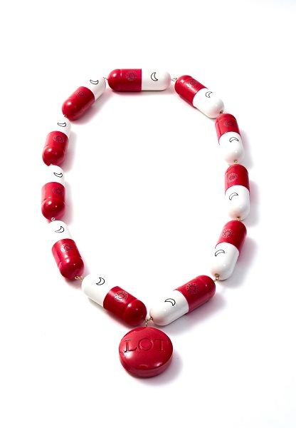 MIXED BLESSING, 1000×700×1000(mm), plaster casting, stainless chain, urethane clear