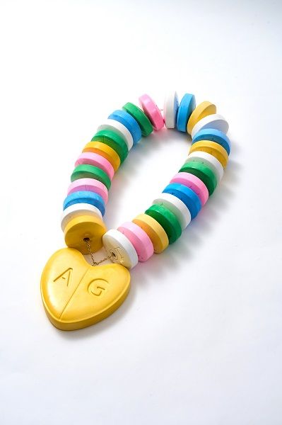 MIXED BLESSING, 1000×500×1000(mm), plaster casting, stainless loop, urethane clear