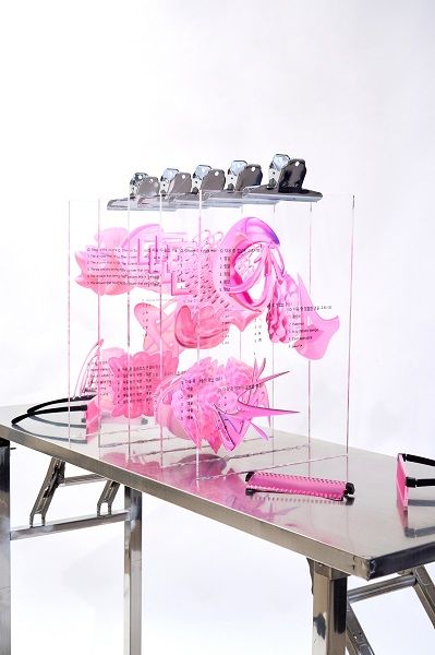 DRAW A BLANK, 1200×600×1500(mm), stainless steel table, acrylic clipboard, acrylic board, glasses frame, (Interactive art) (detail)