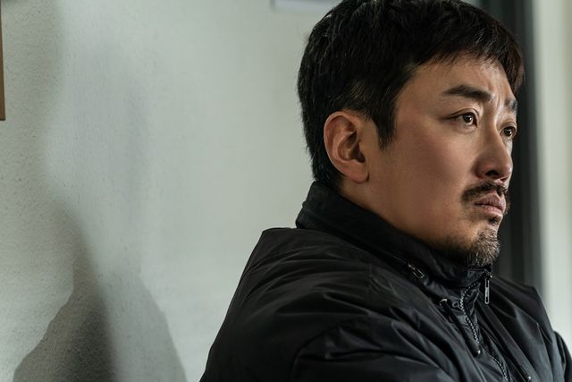 '브로큰' 하정우. 사진=㈜바른손이앤에이