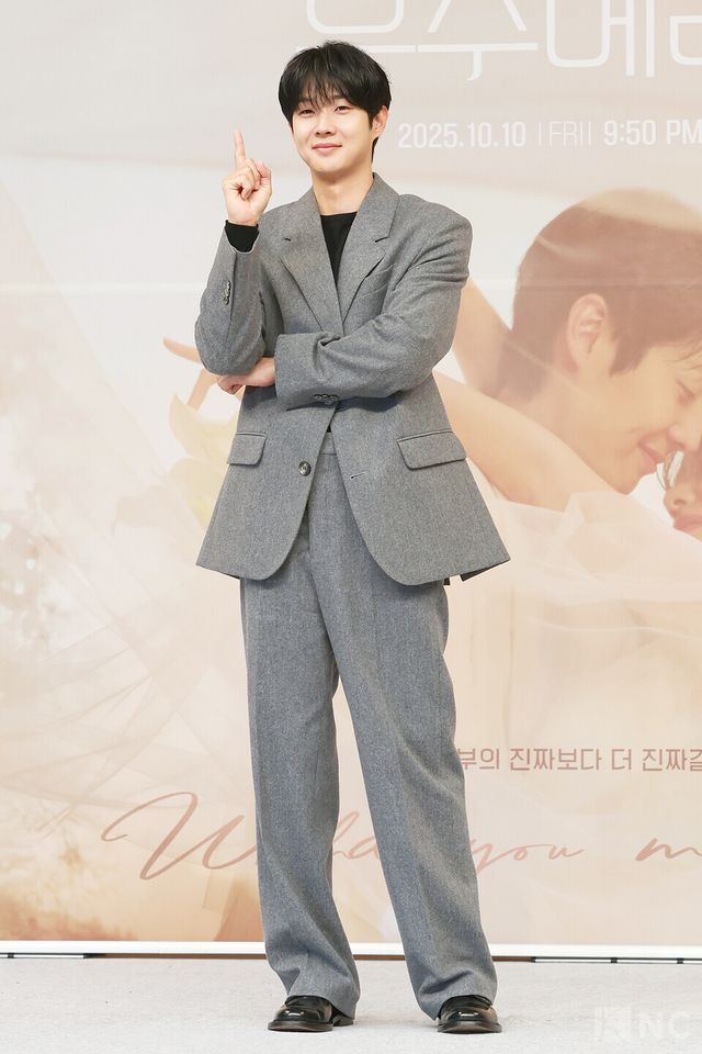 배우 최우식이 10일 오후 2시 서울시 양천구 SBS 목동사옥에서 진행된 SBS 새 금토드라마 ‘우주메리미’(연출 송현욱/극본 이하나) 제작발표회에서 포즈를 취하고 있다. 사진=김규빈 기자