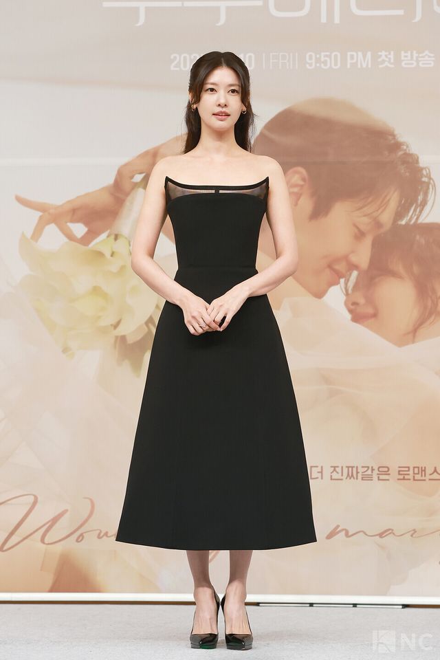 배우 정소민이 10일 오후 2시 서울시 양천구 SBS 목동사옥에서 진행된 SBS 새 금토드라마 ‘우주메리미’(연출 송현욱/극본 이하나) 제작발표회에서 포즈를 취하고 있다.