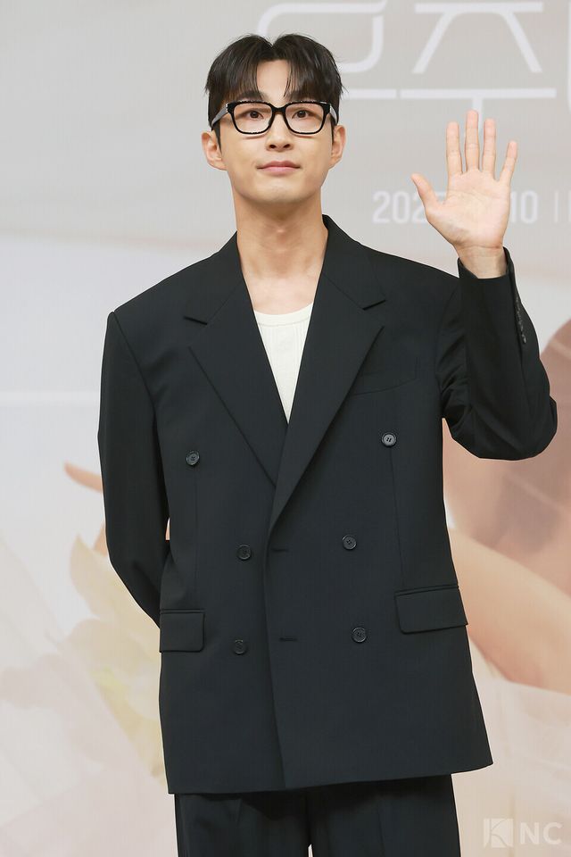 배우 배나라가 10일 오후 2시 서울시 양천구 SBS 목동사옥에서 진행된 SBS 새 금토드라마 ‘우주메리미’(연출 송현욱/극본 이하나) 제작발표회에서 포즈를 취하고 있다. 사진=김규빈 기자