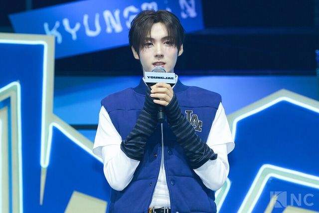 그룹 투어스(TWS) 영재가 오후 4시 서울 광진구 예스24라이브홀에서 진행된 미니 4집 ‘플레이 하드(play hard)’ 발매 기념 쇼케이스에서 소감을 말하고 있다. 사진=김규빈 기자