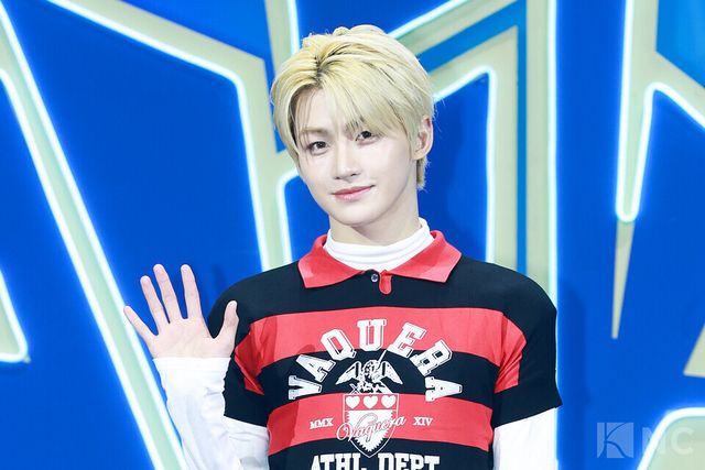 그룹 투어스(TWS) 지훈이 오후 4시 서울 광진구 예스24라이브홀에서 진행된 미니 4집 ‘플레이 하드(play hard)’ 발매 기념 쇼케이스에서 포즈를 취하고 있다. 사진=김규빈 기자