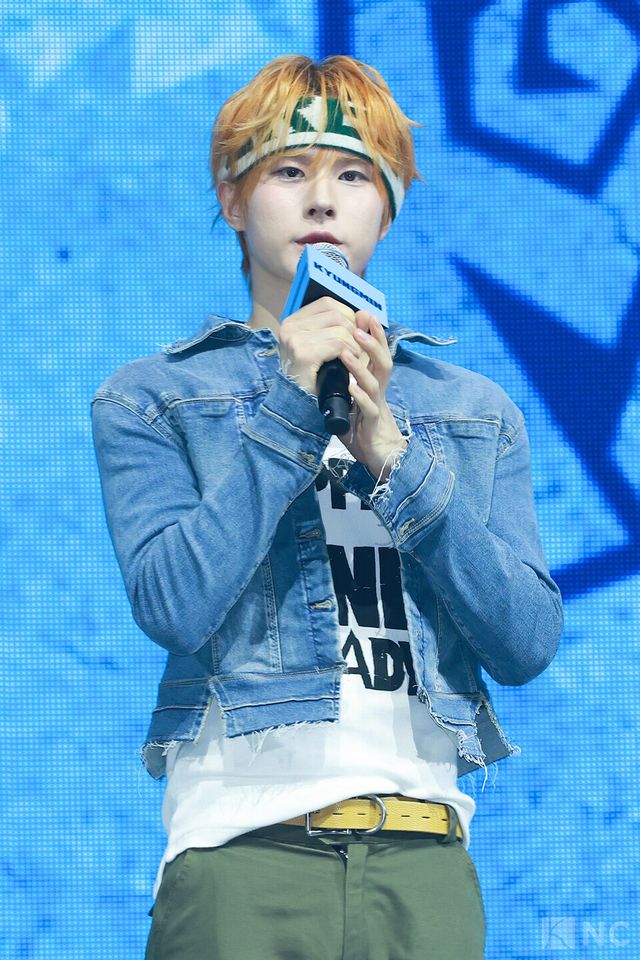 그룹 투어스(TWS) 경민이 오후 4시 서울 광진구 예스24라이브홀에서 진행된 미니 4집 ‘플레이 하드(play hard)’ 발매 기념 쇼케이스에서 소감을 말하고 있다. 사진=김규빈 기자