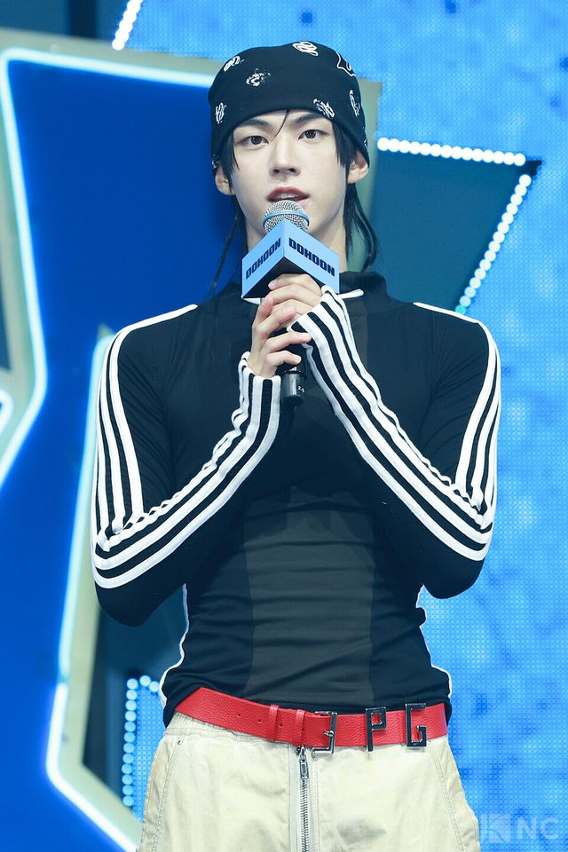 그룹 투어스(TWS) 도훈이 오후 4시 서울 광진구 예스24라이브홀에서 진행된 미니 4집 ‘플레이 하드(play hard)’ 발매 기념 쇼케이스에서 소감을 말하고 있다. 사진=김규빈 기자