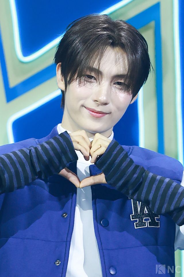 그룹 투어스(TWS) 영재가 오후 4시 서울 광진구 예스24라이브홀에서 진행된 미니 4집 ‘플레이 하드(play hard)’ 발매 기념 쇼케이스에서 포즈를 취하고 있다. 사진=김규빈 기자