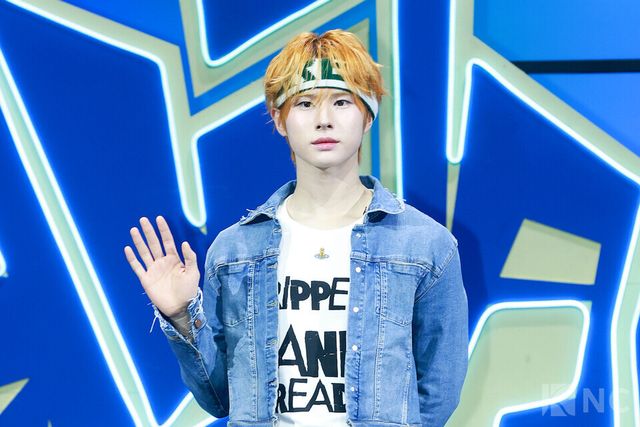 그룹 투어스(TWS) 경민이 오후 4시 서울 광진구 예스24라이브홀에서 진행된 미니 4집 ‘플레이 하드(play hard)’ 발매 기념 쇼케이스에서 포즈를 취하고 있다. 사진=김규빈 기자