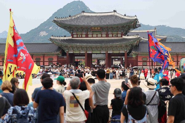 관광객들로 붐비는 경복궁. 사진=연합뉴스