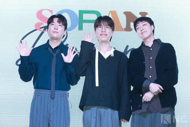 밴드 소란(SORAN)이 16일 오후 2시 MPMG 사옥에서 진행된 EP ‘드림(DREAM)’ 발매 기념 쇼케이스에서 포즈를 취하고 있다. 사진=김규빈 기자