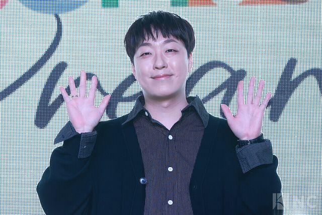 밴드 소란(SORAN) 이태욱이 16일 오후 2시 MPMG 사옥에서 진행된 EP ‘드림(DREAM)’ 발매 기념 쇼케이스에서 포즈를 취하고 있다. 사진=김규빈 기자