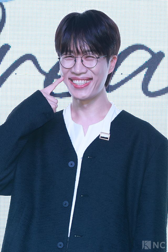 밴드 소란(SORAN) 고영배가 16일 오후 2시 MPMG 사옥에서 진행된 EP ‘드림(DREAM)’ 발매 기념 쇼케이스에서 포즈를 취하고 있다. 사진=김규빈 기자