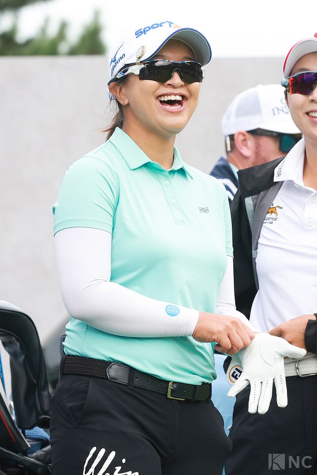 김세영이 17일 전남 해남군 파인비치 골프링크스(파72·6천785야드)에서 미국 LPGA 투어 BMW 레이디스 챔피언십 2라운드 1번 홀에서 대기하고 있다. 사진=김규빈 기자