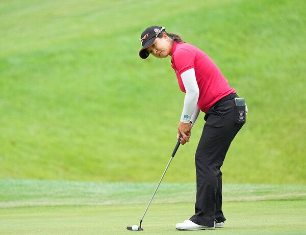 18일 전남 해남군 파인비치 골프링크스(파72)에서 열린 미국여자프로골프(LPGA) 투어 BMW 레이디스 챔피언십(총상금 230만 달러) 3라운드에 나선 김세영이 퍼팅에 성공하고 주먹을 불끈 쥐고 있다. /사진=BMW 레이디스 챔피언십 대회 조직위원회