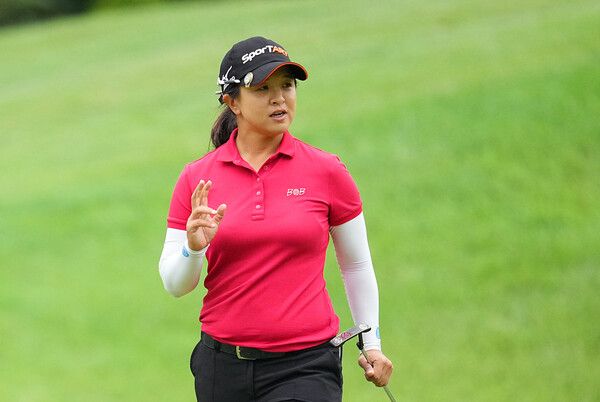 18일 전남 해남군 파인비치 골프링크스(파72)에서 열린 미국여자프로골프(LPGA) 투어 BMW 레이디스 챔피언십(총상금 230만 달러) 3라운드에 나선 김세영이 퍼팅에 성공하고 주먹을 불끈 쥐고 있다. /사진=BMW 레이디스 챔피언십 대회 조직위원회