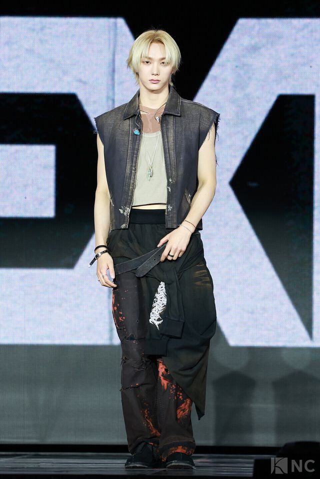 그룹 보이넥스트도어(BOYNEXTDOOR) 성호가 20일 오후 2시 서울 강서구 KBS아레나에서 진행된 미니 5집 ‘디 액션(The Action)’ 발매 기념 쇼케이스에서 포즈를 취하고 있다. 사진=김규빈 기자