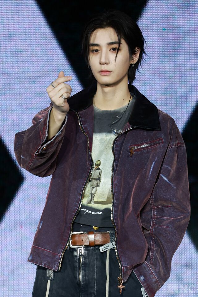 그룹 보이넥스트도어(BOYNEXTDOOR) 이한이 20일 오후 2시 서울 강서구 KBS아레나에서 진행된 미니 5집 ‘디 액션(The Action)’ 발매 기념 쇼케이스에서 포즈를 취하고 있다. 사진=김규빈 기자