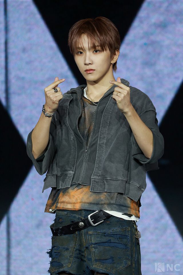 그룹 보이넥스트도어(BOYNEXTDOOR) 운학이 20일 오후 2시 서울 강서구 KBS아레나에서 진행된 미니 5집 ‘디 액션(The Action)’ 발매 기념 쇼케이스에서 포즈를 취하고 있다. 사진=김규빈 기자