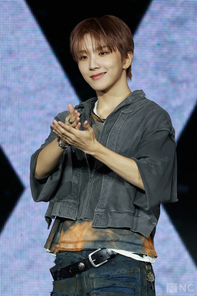 그룹 보이넥스트도어(BOYNEXTDOOR) 운학이 20일 오후 2시 서울 강서구 KBS아레나에서 진행된 미니 5집 ‘디 액션(The Action)’ 발매 기념 쇼케이스에서 포즈를 취하고 있다. 사진=김규빈 기자