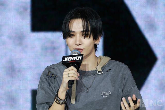 그룹 보이넥스트도어(BOYNEXTDOOR) 명재현이 20일 오후 2시 서울 강서구 KBS아레나에서 진행된 미니 5집 ‘디 액션(The Action)’ 발매 기념 쇼케이스에서 소감을 말하고 있다. 사진=김규빈 기자