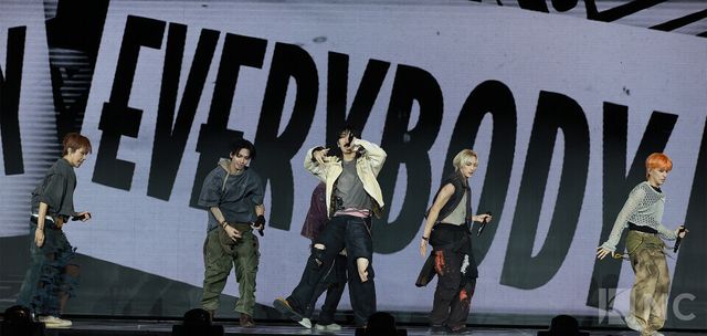 그룹 보이넥스트도어(BOYNEXTDOOR)가 20일 오후 2시 서울 강서구 KBS아레나에서 진행된 미니 5집 ‘디 액션(The Action)’ 발매 기념 쇼케이스에서 타이틀곡 무대를 선보이고 있다. 사진=김규빈 기자