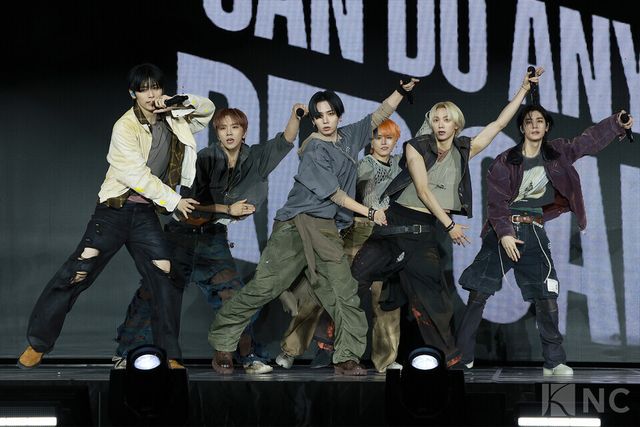 그룹 보이넥스트도어(BOYNEXTDOOR)가 20일 오후 2시 서울 강서구 KBS아레나에서 진행된 미니 5집 ‘디 액션(The Action)’ 발매 기념 쇼케이스에서 타이틀곡 무대를 선보이고 있다. 사진=김규빈 기자