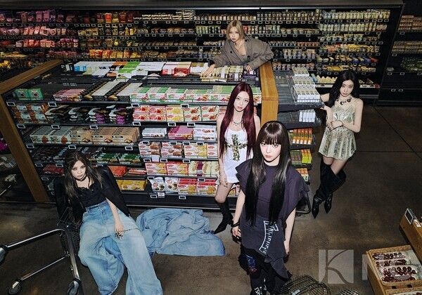 写真 = JYPエンターテインメント