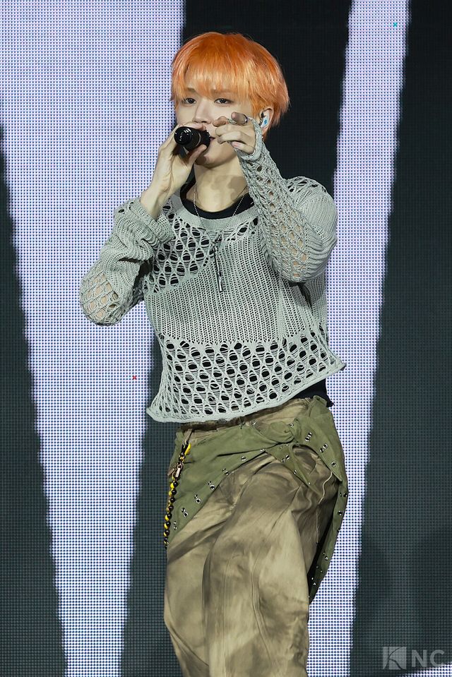 그룹 보이넥스트도어(BOYNEXTDOOR) 리우가 20일 오후 2시 서울 강서구 KBS아레나에서 진행된 미니 5집 ‘디 액션(The Action)’ 발매 기념 쇼케이스에서 타이틀곡 무대를 선보이고 있다. 사진=김규빈 기자