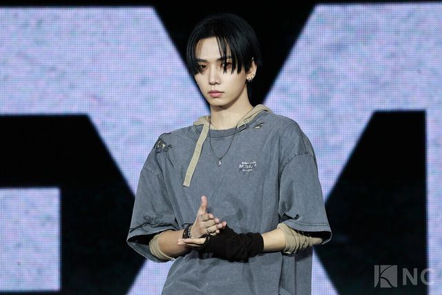 그룹 보이넥스트도어(BOYNEXTDOOR) 명재현이 20일 오후 2시 서울 강서구 KBS아레나에서 진행된 미니 5집 ‘디 액션(The Action)’ 발매 기념 쇼케이스에서 포즈를 취하고 있다. 사진=김규빈 기자