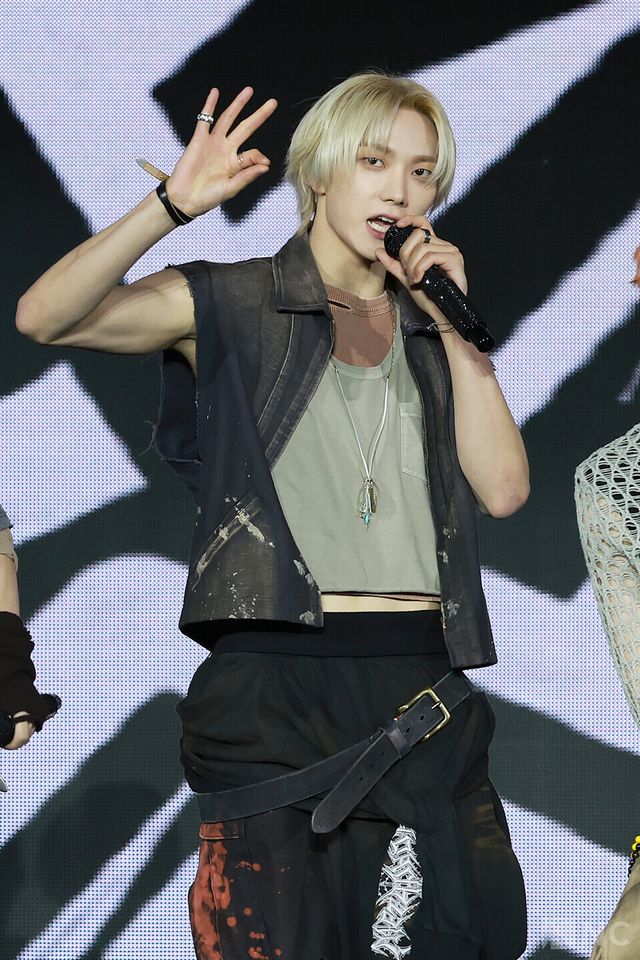 그룹 보이넥스트도어(BOYNEXTDOOR) 성호가 20일 오후 2시 서울 강서구 KBS아레나에서 진행된 미니 5집 ‘디 액션(The Action)’ 발매 기념 쇼케이스에서 타이틀곡 무대를 선보이고 있다. 사진=김규빈 기자