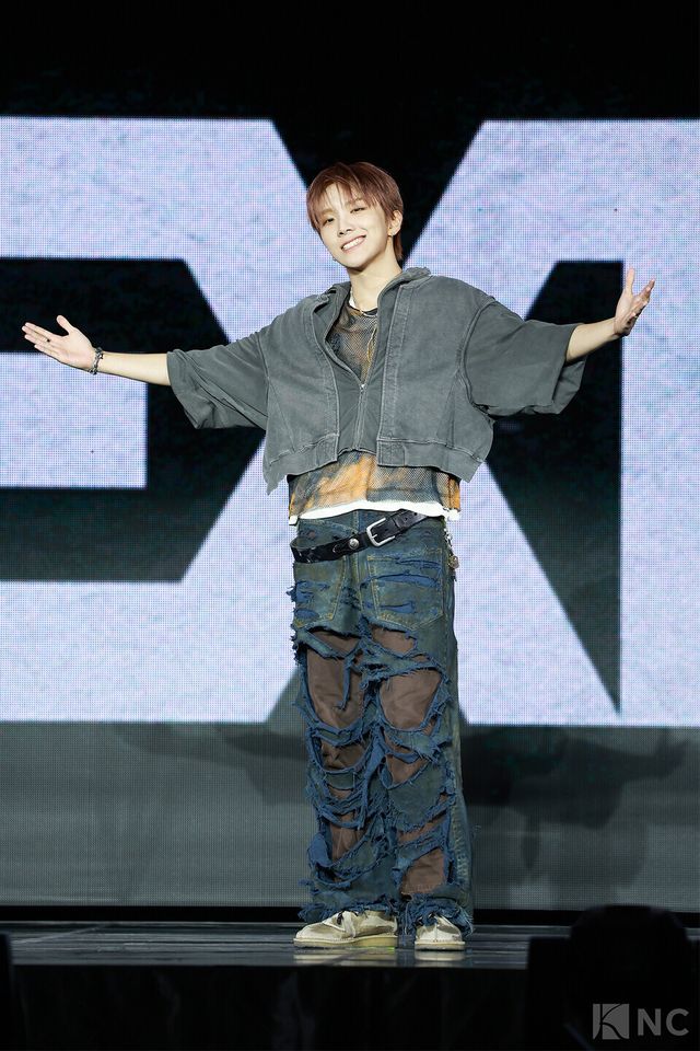 그룹 보이넥스트도어(BOYNEXTDOOR) 운학이 20일 오후 2시 서울 강서구 KBS아레나에서 진행된 미니 5집 ‘디 액션(The Action)’ 발매 기념 쇼케이스에서 포즈를 취하고 있다. 사진=김규빈 기자