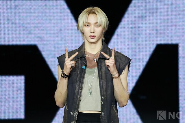 그룹 보이넥스트도어(BOYNEXTDOOR) 성호가 20일 오후 2시 서울 강서구 KBS아레나에서 진행된 미니 5집 ‘디 액션(The Action)’ 발매 기념 쇼케이스에서 포즈를 취하고 있다. 사진=김규빈 기자