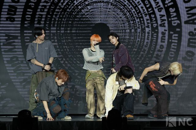 그룹 보이넥스트도어(BOYNEXTDOOR)가 20일 오후 2시 서울 강서구 KBS아레나에서 진행된 미니 5집 ‘디 액션(The Action)’ 발매 기념 쇼케이스에서 타이틀곡 무대를 선보이고 있다. 사진=김규빈 기자