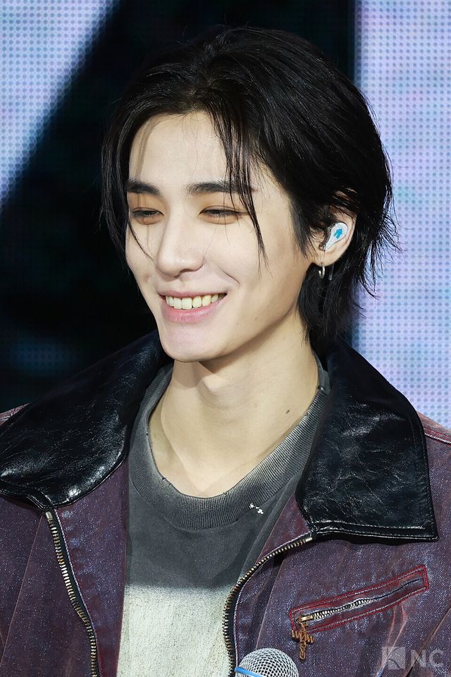 그룹 보이넥스트도어(BOYNEXTDOOR) 이한이 20일 오후 2시 서울 강서구 KBS아레나에서 진행된 미니 5집 ‘디 액션(The Action)’ 발매 기념 쇼케이스에서 소감을 말하고 있다. 사진=김규빈 기자