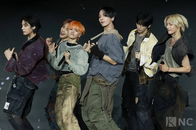 그룹 보이넥스트도어(BOYNEXTDOOR)가 20일 오후 2시 서울 강서구 KBS아레나에서 진행된 미니 5집 ‘디 액션(The Action)’ 발매 기념 쇼케이스에서 타이틀곡 무대를 선보이고 있다. 사진=김규빈 기자