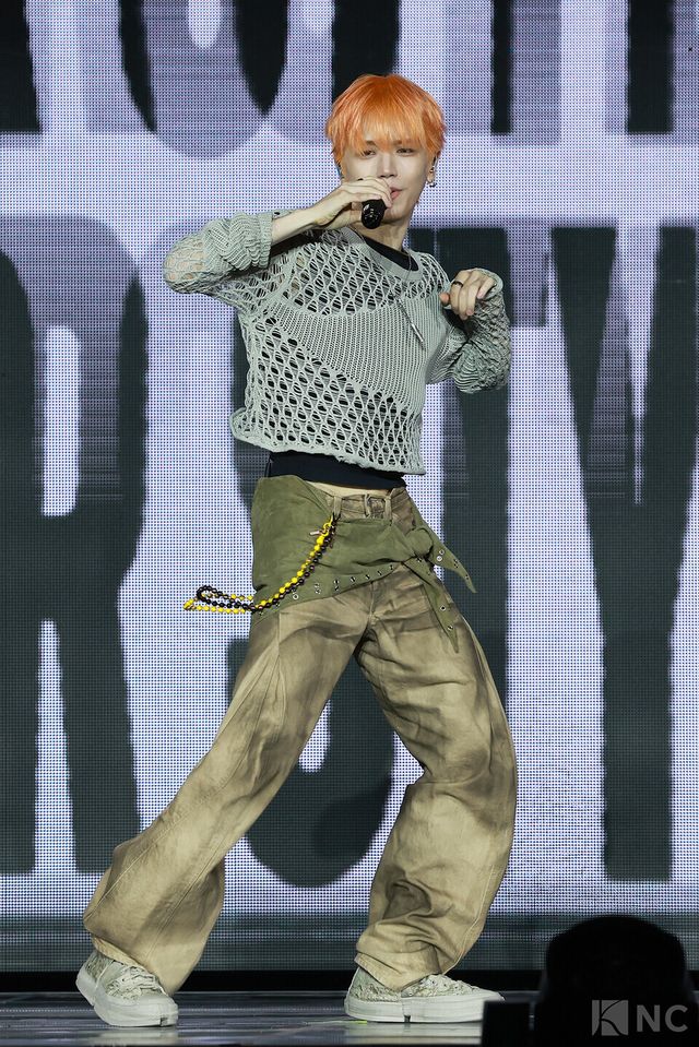 그룹 보이넥스트도어(BOYNEXTDOOR) 리우가 20일 오후 2시 서울 강서구 KBS아레나에서 진행된 미니 5집 ‘디 액션(The Action)’ 발매 기념 쇼케이스에서 타이틀곡 무대를 선보이고 있다. 사진=김규빈 기자
