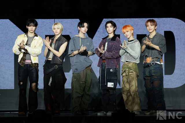 그룹 보이넥스트도어(BOYNEXTDOOR)가 20일 오후 2시 서울 강서구 KBS아레나에서 진행된 미니 5집 ‘디 액션(The Action)’ 발매 기념 쇼케이스에서 포즈를 취하고 있다. 사진=김규빈 기자