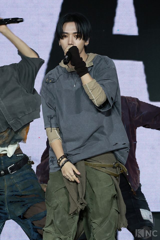 그룹 보이넥스트도어(BOYNEXTDOOR) 20일 오후 2시 서울 강서구 KBS아레나에서 진행된 미니 5집 ‘디 액션(The Action)’ 발매 기념 쇼케이스에서 타이틀곡 무대를 선보이고 있다. 사진=김규빈 기자