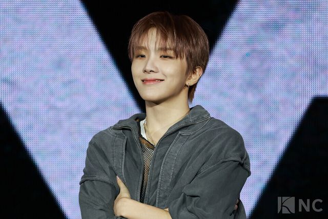 그룹 보이넥스트도어(BOYNEXTDOOR) 운학이 20일 오후 2시 서울 강서구 KBS아레나에서 진행된 미니 5집 ‘디 액션(The Action)’ 발매 기념 쇼케이스에서 포즈를 취하고 있다. 사진=김규빈 기자