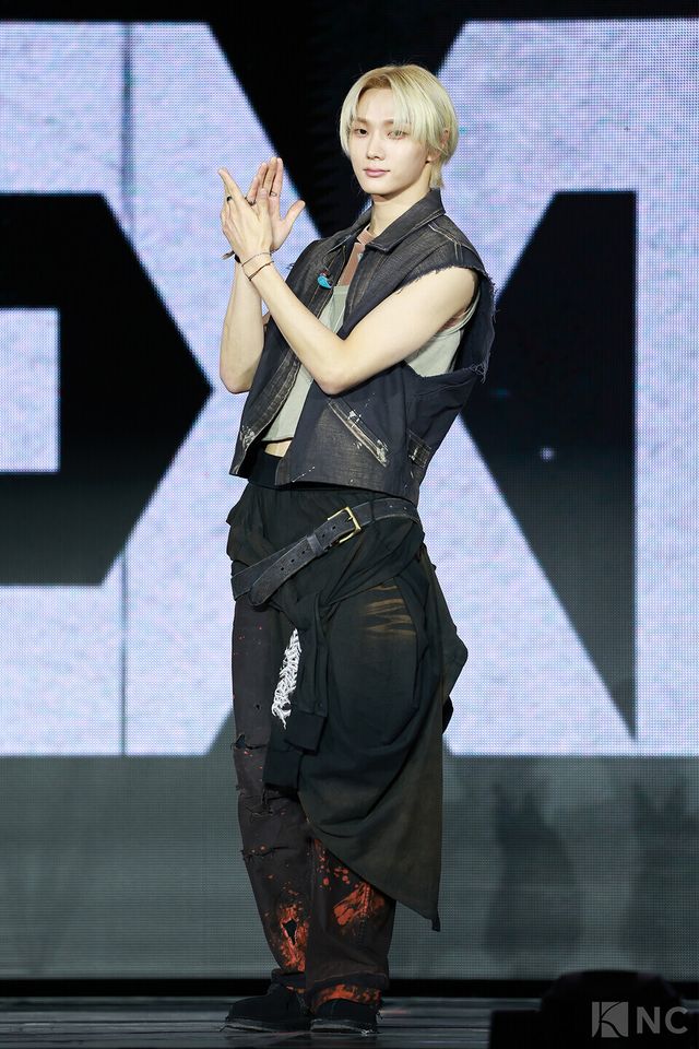 그룹 보이넥스트도어(BOYNEXTDOOR) 성호가 20일 오후 2시 서울 강서구 KBS아레나에서 진행된 미니 5집 ‘디 액션(The Action)’ 발매 기념 쇼케이스에서 포즈를 취하고 있다. 사진=김규빈 기자