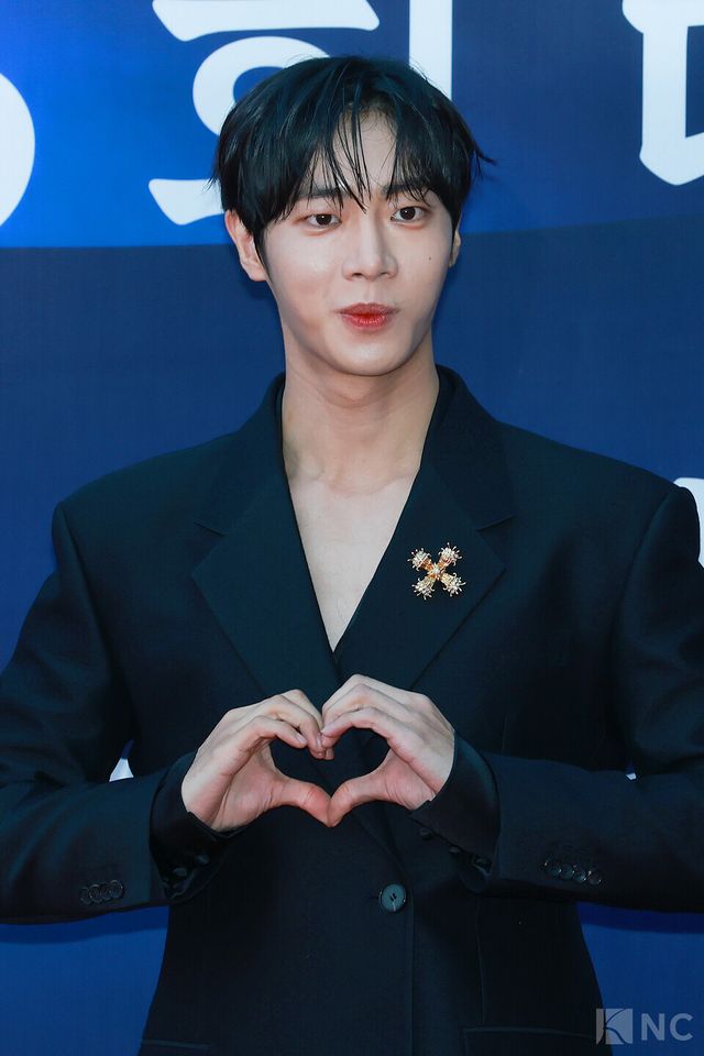 배우 추영우가 23일 오후 5시 서울 중구 국립극장 해오름극장에서 진행된 2025 대한민국 대중문화예술상 시상식에 앞서 레드카펫을 밟고 있다. 사진=김규빈 기자