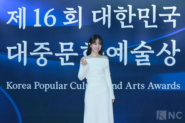 배우 박보영이 23일 오후 5시 서울 중구 국립극장 해오름극장에서 진행된 2025 대한민국 대중문화예술상 시상식에 앞서 레드카펫을 밟고 있다. 사진=김규빈 기자