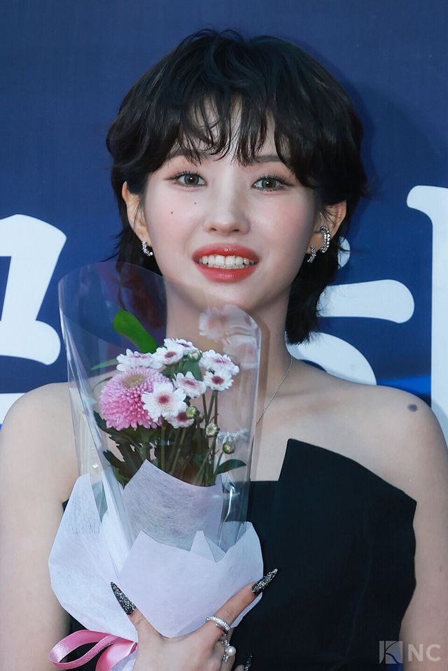 그룹 아이들(i-dle) 소연이 23일 오후 5시 서울 중구 국립극장 해오름극장에서 진행된 2025 대한민국 대중문화예술상 시상식에 앞서 레드카펫을 밟고 있다. 사진=김규빈 기자