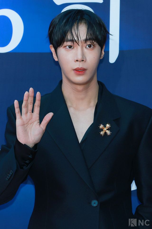 배우 추영우가 23일 오후 5시 서울 중구 국립극장 해오름극장에서 진행된 2025 대한민국 대중문화예술상 시상식에 앞서 레드카펫을 밟고 있다. 사진=김규빈 기자