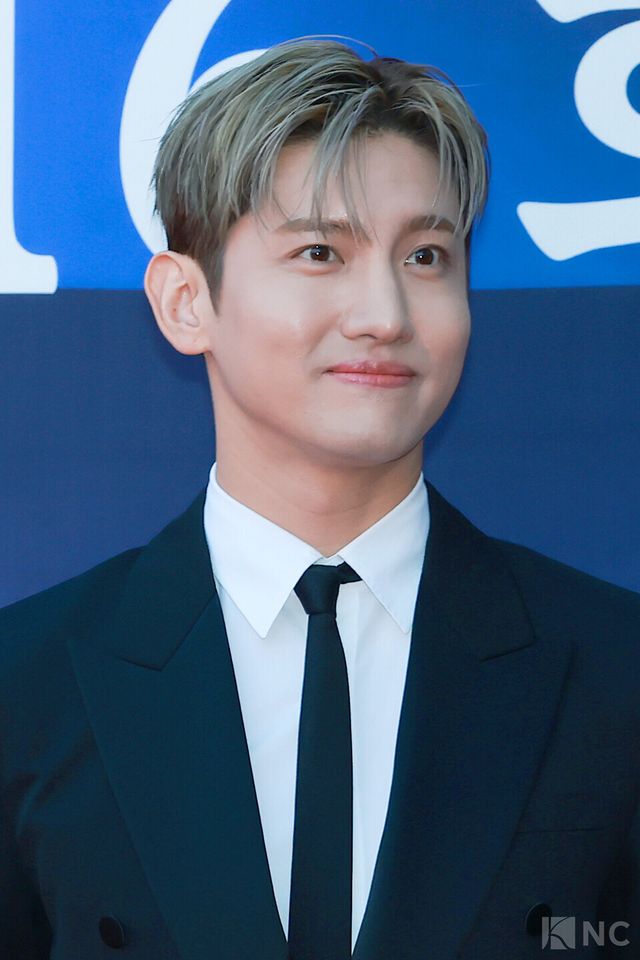 그룹 동방신기(TVXQ) 최강창민이 23일 오후 5시 서울 중구 국립극장 해오름극장에서 진행된 2025 대한민국 대중문화예술상 시상식에 앞서 레드카펫을 밟고 있다. 사진=김규빈 기자