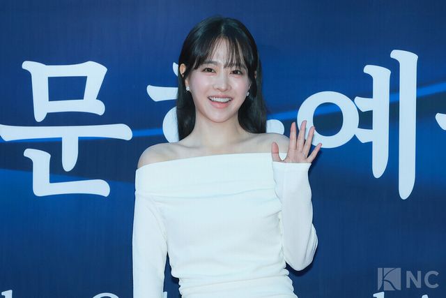 배우 박보영이 23일 오후 5시 서울 중구 국립극장 해오름극장에서 진행된 2025 대한민국 대중문화예술상 시상식에 앞서 레드카펫을 밟고 있다. 사진=김규빈 기자